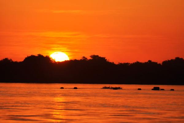 10. Naplemente a Paraguay folyón 